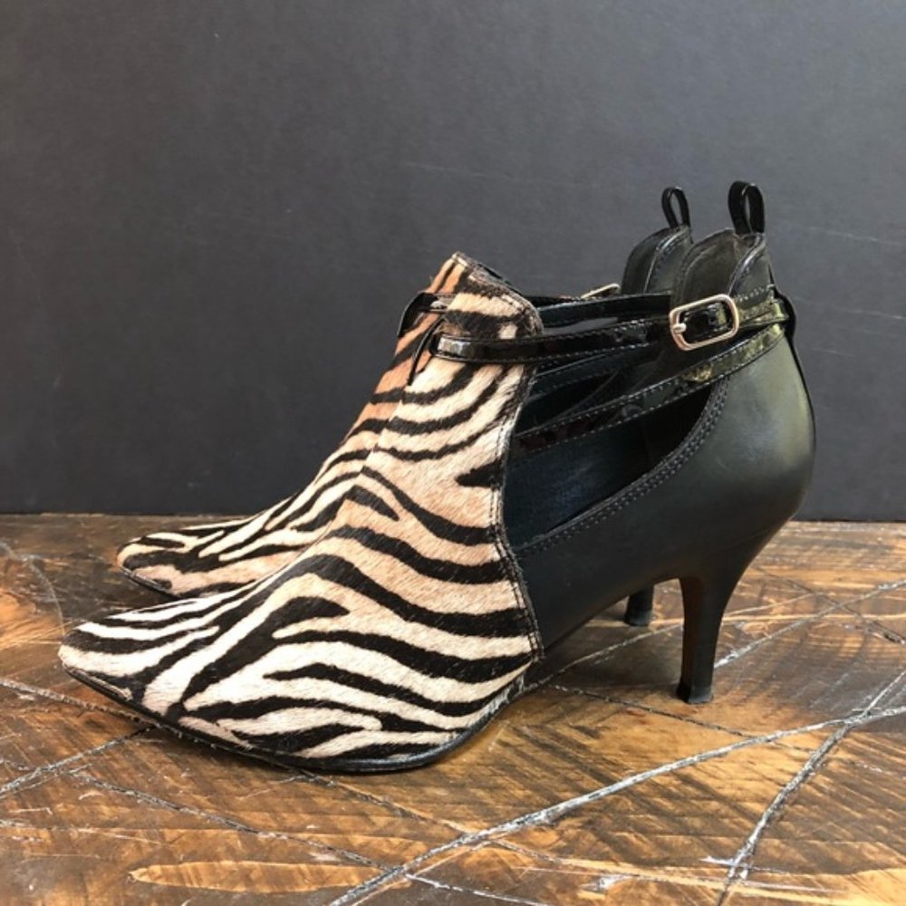EUC! Donald J. Pliner “Tali” Calf Hair Animal Print Ankle Bootie Heels!